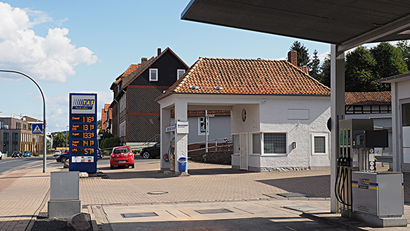 Alte Tankstelle in Alfeld schräg gegenüber des Fagus-Werks